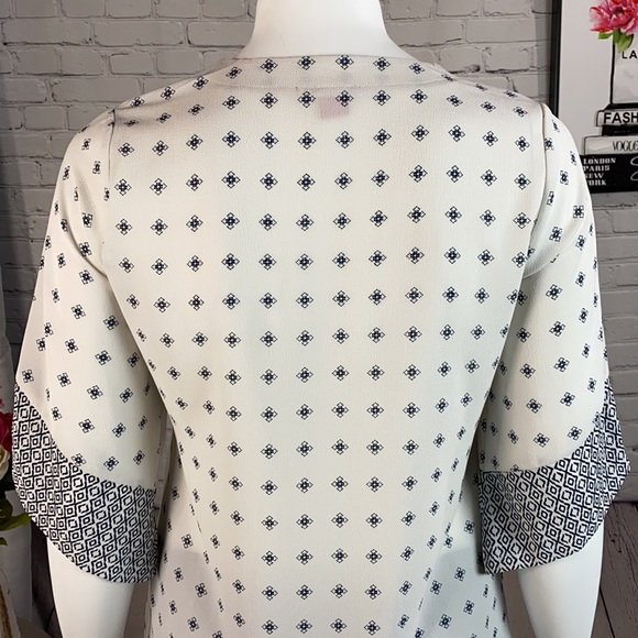 sunny leigh Cream & Navy Top Size: Large - Picture 7 of 17